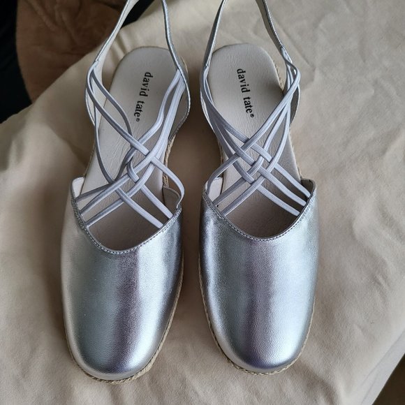 NWOB David Tate Miracle Size 9.5 Silver Shoes - Picture 1 of 5